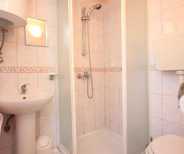 Opric 7716b Apartman *